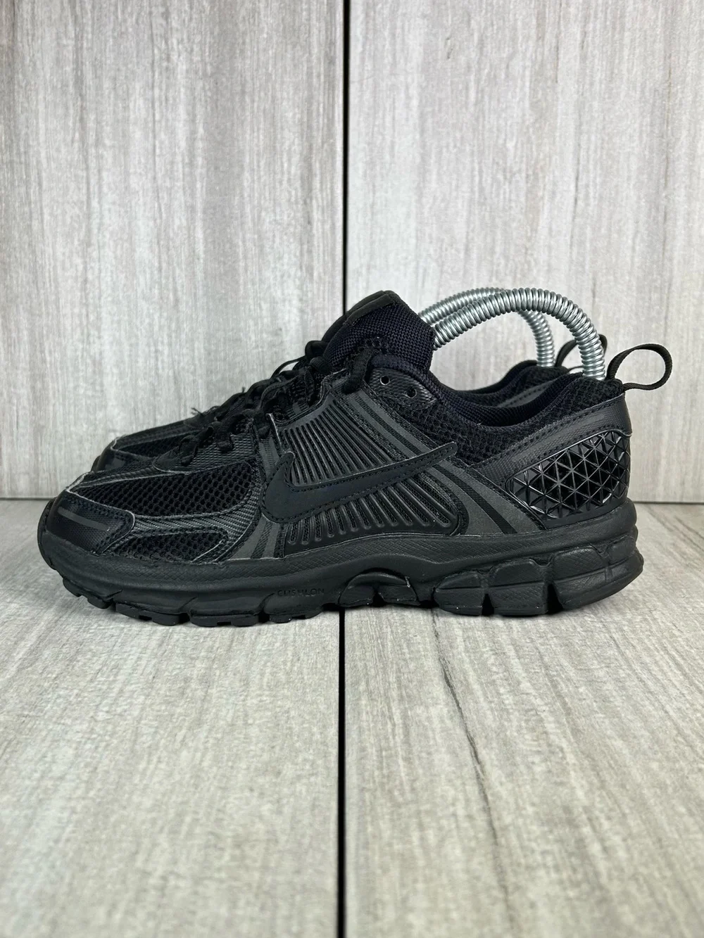 Nike Zoom Vomero 5 Triple Black Running Sneaker Athletic Shoe Women’s Size 6